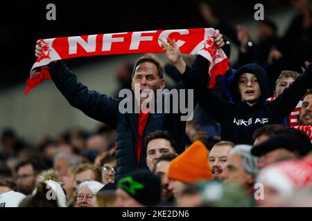 9.. November 2022; The City Ground, Nottingham, Nottinghamshire, England; Carabao Cup Football, Nottingham Forest gegen Tottenham Hotspur; Anhänger des Nottingham Forest Stockfoto