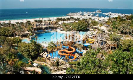 DUBAI, VEREINIGTE ARABISCHE EMIRATE, VAE - 20. NOVEMBER 2017: Hotel Jumeirah Al Naseem in der Nähe von Burj al Arab. Wasserpark Wild Wadi, auf dem Gelände des Hotels. Hochwertige Fotos Stockfoto