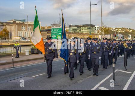 Cork Gardai Hundertjahrparade, anlässlich der Ankunft des Gardai in der Stadt, vor 100 Jahren. Die Parade fand am 2022. November statt. Stockfoto