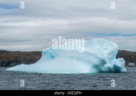 Küsteneisberg, in der Nähe von St. Anthony, Neufundland und Labrador NL, Kanada Stockfoto