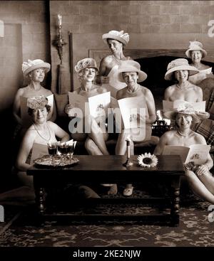 KALENDER MÄDCHEN, LESLEY STAPLES, LINDA BASSETT, HELEN MIRREN, CELIA IMRIE, JULIE WALTERS, PENELOPE WILTON, ANNETTE CROSBIE, 2003 Stockfoto