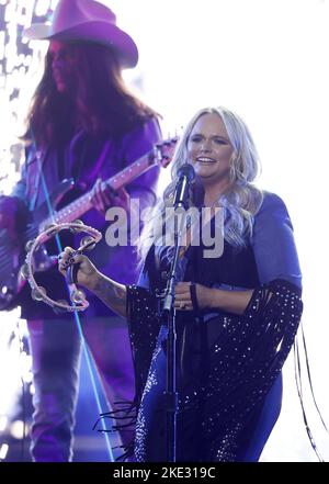 Nashville, Usa. 09.. November 2022. Miranda Lambert tritt am Mittwoch, den 9. November 2022, während der jährlichen CMA Awards 56. in der Bridgestone Arena in Nashville, Tennessee, auf. Foto von John Angelillo/UPI Credit: UPI/Alamy Live News Stockfoto