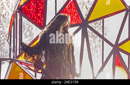 Nashville, Usa. 09.. November 2022. Carrie Underwood tritt während der jährlichen CMA Awards 56. in der Bridgestone Arena in Nashville, Tennessee, am Mittwoch, den 9. November 2022 auf. Foto von John Angelillo/UPI Credit: UPI/Alamy Live News Stockfoto