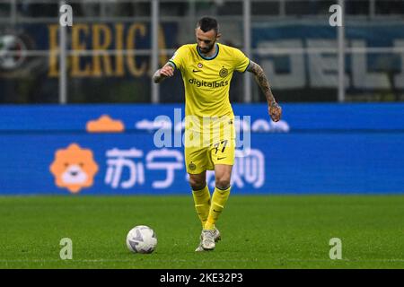 Mailand, Italien. 09.. November 2022. Marcelo Brozovic von Inter FC während des italienischen Serie-A-Tootballs zwischen Inter FC Internazionale und dem FC Bologna am 16. Oktober 2022 im Stadion Giuseppe Meazza San Siro Siro in Mailand, Italien. Foto Tiziano Ballabio Kredit: Unabhängige Fotoagentur/Alamy Live Nachrichten Stockfoto