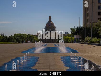 Alberta Legislature Building in Edmonton, Kanada. Der Treffpunkt des Exekutivrats und der Legislativversammlung. Sommersonntag. Stockfoto