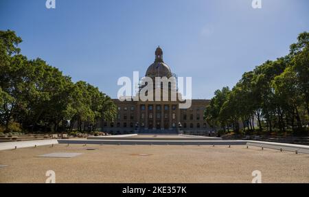 Alberta Legislature Building in Edmonton, Kanada. Der Treffpunkt des Exekutivrats und der Legislativversammlung. Sommersonntag. Stockfoto