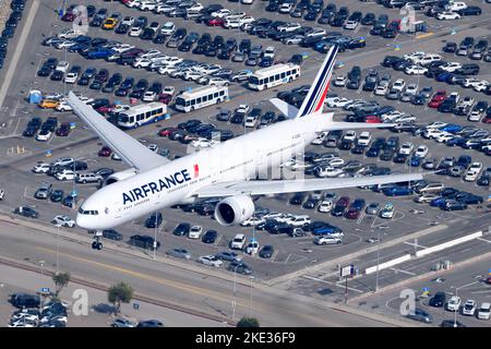 Air France Boeing 777. Flugzeug der französischen Fluggesellschaft und Modell 777-300ER. Air France Flugzeug F-GSQI. Stockfoto