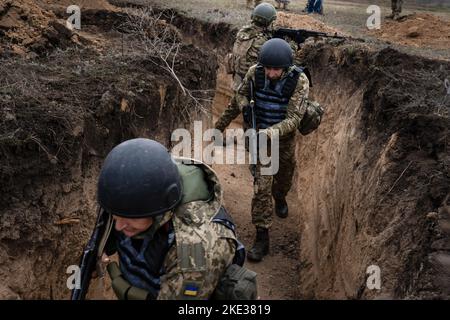 Ukrainische Soldaten Der Brigade Von 63 Wurden Bei Einer Militärischen ...