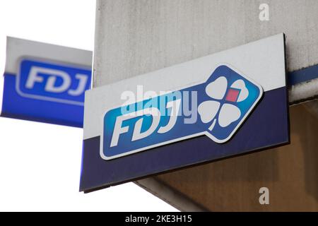 Bordeaux , Aquitaine Frankreich - 11 02 2022 : fdj Logo Marke Französisch nationalen Lotterie Betreiber Büro speichern Zeichen Text Francaise des Jeux Shop frankreich Stockfoto