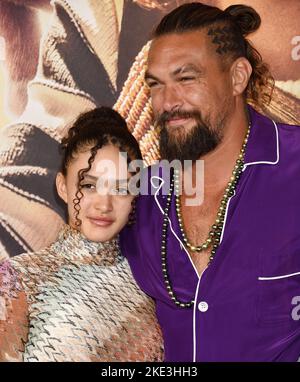 Lola Iolani Momoa und Jason Momoa kommen bei der „Slumberland“-Premiere in Los Angeles an, die am 9. November 2022 im AMC Century City in Century City, CA, stattfand. © Janet Gough / AFF-USA.COM Stockfoto