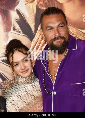 Lola Iolani Momoa und Jason Momoa kommen bei der „Slumberland“-Premiere in Los Angeles an, die am 9. November 2022 im AMC Century City in Century City, CA, stattfand. © Janet Gough / AFF-USA.COM Stockfoto