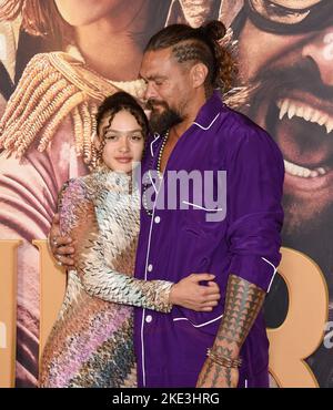 Lola Iolani Momoa und Jason Momoa kommen bei der „Slumberland“-Premiere in Los Angeles an, die am 9. November 2022 im AMC Century City in Century City, CA, stattfand. © Janet Gough / AFF-USA.COM Stockfoto