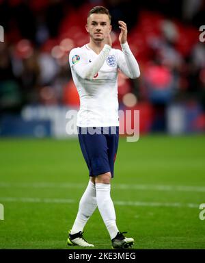 Aktenfoto vom 14-11-2019 von James Maddison aus England. Englands 26-köpfiger WM-Kader wird später am Donnerstag bekannt gegeben, als Gareth Southgate verrät, wer den Cut geschafft hat, nachdem er über die Form und die Fitness seiner wichtigsten Spieler auf dem Weg nach Katar nachgedacht hatte. James Maddisons gute Form in Leicester hat dazu geführt, dass zum ersten Mal seit dem Gewinn seiner einsamen Mütze im Jahr 2019 nach dem angreifenden Mittelfeldspieler getrampelt wurde, während Stürmer Callum Wilson Newcastle ins Auge stachelt hat. Ausgabedatum: Donnerstag, 10. November 2022. Stockfoto