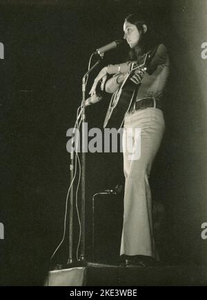 Die amerikanische Sängerin, Songwriterin und Aktivistin Joan Baez, 1970s Stockfoto