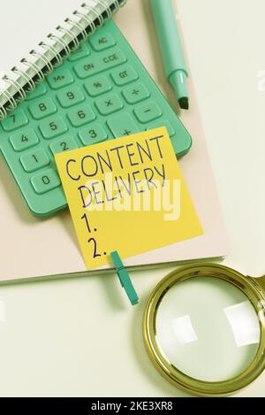 Schreiben mit Anzeige von Text Content Delivery. Konzeptfoto Geographisch verteiltes Netzwerk von Proxy-Servern Stockfoto