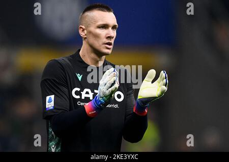 Mailand, Italien. 09. November 2022. Lukasz Skorupski vom FC Bologna sieht während des Fußballspiels der Serie A zwischen dem FC Internazionae und dem FC Bologna aus. Kredit: Nicolò Campo/Alamy Live Nachrichten Stockfoto