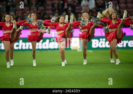Die Cheerleader des FC Köln Tanzfußball 1. Bundesliga, 14. Spieltag, FC Köln (K) - Gayer Leverkusen (LEV) 1: 2 am 9.. November 2022 in Köln. #Die DFL-Vorschriften verbieten die Verwendung von Fotos als Bildsequenzen und/oder quasi-Video # Stockfoto