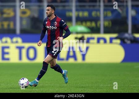 Charalampos Lykogiannis vom FC Bologna kontrolliert den Ball während des Serie A-Spiels zwischen FC Internazionale und FC Bologna im Stadio Giuseppe Meazza am 9. November 2022 in Mailand Italien. Stockfoto