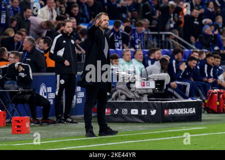 Trainer Bo SVENSSON (MZ) gibt Unterricht, Anleitung, Fußball 1. Bundesliga, 14. Spieltag, FC Schalke 04 (GE) - 1.FSV FSV FSV Mainz 05 (MZ) 1: 0, am 9.. November 2022 in Gelsenkirchen/Deutschland. Stockfoto