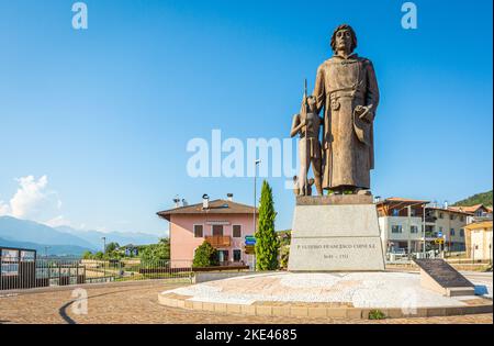 Bronzestatue von Eusebio Chini (Phater Kino) - 1645-1711. Segno,Predaia, Val di Non, Provinz Trient,Trentino-Südtirol - Italien - 21. august 2020 Stockfoto