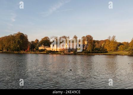 Newstead Abbey, Nottinghamshire. Ursprünglich ein Augustiner-Priorat, das 1170 gegründet wurde, ist es am besten als Familienhaus des Dichters Lord Byron bekannt Stockfoto