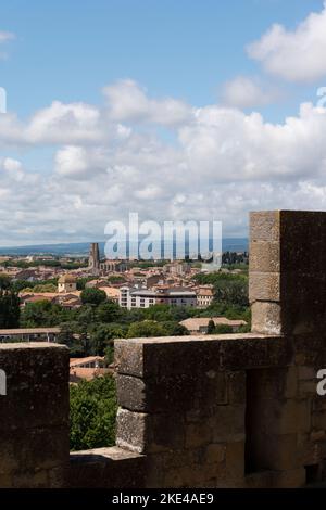 Stadt Carcassonne, von La Cité aus gesehen. Aude Abt. „Uzgitanien“. Frankreich Stockfoto