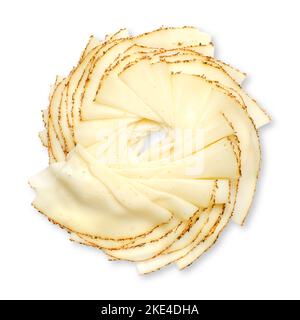 Spirale, aus Tranchen von französischem, in Scheiben geschnittenem Pfefferkäse, von oben. Extra fein geschnittener Weichkäse, mit einer Mischung aus 3 verschiedenen Pfefferkörnern. Stockfoto