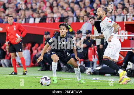 Sevilla, Sevilla, Spanien. 9.. November 2022. Takefusa Kubo von Real Sociedad in Aktion während des La Liga Santader-Spiels zwischen Sevilla CF und Real Sociedad bei Ramon Sanchez Pizjuan in Sevilla, Spanien, am 09. November 2022. (Bild: © Jose Luis Contreras/DAX via ZUMA Press Wire) Stockfoto