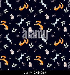 Wildtiere, Hasen, Fuchs, Eule und Pflanzen Aquarell nahtloses Muster isoliert auf dunkel. Winter Walddruck, handgezeichnet von Wald. Design für Textil, wi Stockfoto