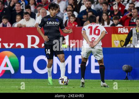 Sevilla, Sevilla, Spanien. 9.. November 2022. Takefusa Kubo von Real Sociedad in Aktion während des La Liga Santader-Spiels zwischen Sevilla CF und Real Sociedad bei Ramon Sanchez Pizjuan in Sevilla, Spanien, am 09. November 2022. (Bild: © Jose Luis Contreras/DAX via ZUMA Press Wire) Stockfoto