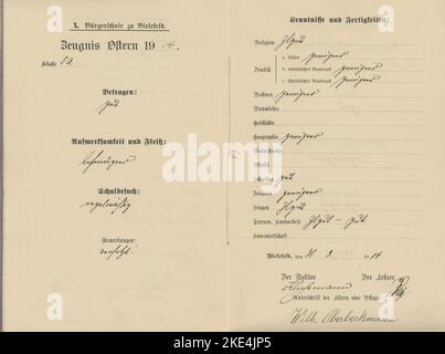 Deutscher Grundschulbericht aus dem Jahr 1914. Offenbar hatte der erste Weltkrieg wenig Einfluss auf die Schulbildung Stockfoto