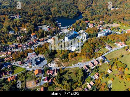 Luftaufnahme des Sovata Resorts - Rumänien im Herbst Stockfoto