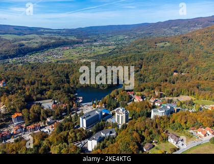 Luftaufnahme des Sovata Resorts - Rumänien im Herbst Stockfoto