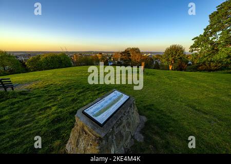 Der Blick nach Norden über die Themse in Richtung Essex, von Windmill Gravesend Kent bei Sunset Stockfoto