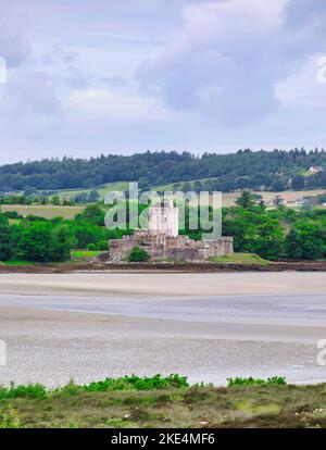 Castle Doe (Caislean na D'Tuath) aus dem 15. Jahrhundert, ein nationales Denkmal Irlands, Sheephaven Bay, in der Nähe von Creeslough, County Donegal, Irland Stockfoto