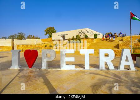 I Love Petra Schild am Eingang zum Besucherzentrum in Petra Jordan. Stockfoto