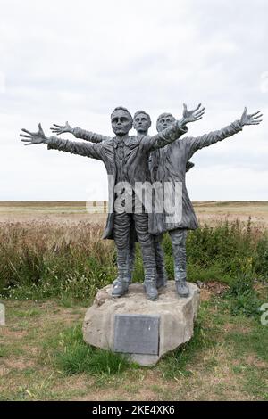 Die Short Brothers Statue, Leysdown on Sea, Sheerness, Isle of Sheppey, Kent, England, Großbritannien Stockfoto