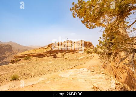 Die Wege zum Aussichtspunkt liegen hinter Ad-Deir, dem Kloster in Petra Jordan Stockfoto