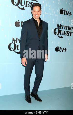 LOS ANGELES - NOV 9: Joe Manganiello bei der Mystic Quest Saison 3 Premiere im Linwood Dunn Theater am 9. November 2022 in Los Angeles, CA Stockfoto