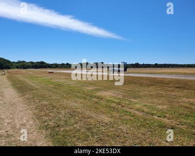 Herrliche Sommertage am Flughafen Fairoaks Stockfoto