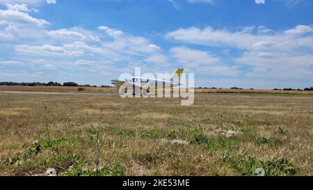 Herrliche Sommertage am Flughafen Fairoaks Stockfoto