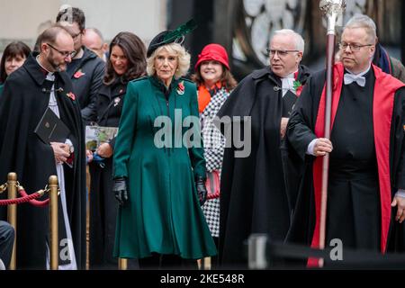 Westminster Abbey, London, Großbritannien. 10.. November 2022. Ihre Majestät, die Königin Consort, Patronin der Mohnfabrik, nimmt an dem 94.. Jahr des Gedenkfeldes in der Westminster Abbey Teil. Foto von Amanda Rose/Alamy Live News Stockfoto