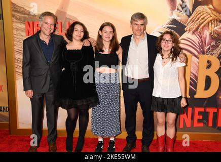 CENTURY CITY, CA - NOVEMBER 09: Michael Handelman, David Guion und Familie besuchen die Los Angeles Premiere von Netflix's 'Slumberland' im AMC Century CI Stockfoto