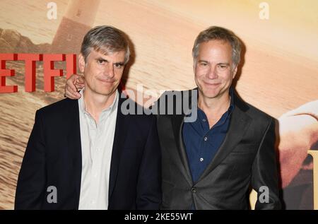 CENTURY CITY, CA - NOVEMBER 09: (L-R) Michael Handelman und David Guion nehmen an der Los Angeles Premiere von Netflix's 'Slumberland' in AMC Century City Teil Stockfoto