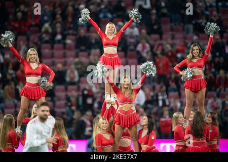 Die Cheerleader des FC Köln Tanzfußball 1. Bundesliga, 14. Spieltag, FC Köln (K) - Bayer Leverkusen (LEV) 1: 2 am 9.. November 2022 in Köln. #Die DFL-Vorschriften verbieten die Verwendung von Fotos als Bildsequenzen und/oder quasi-Video # Stockfoto