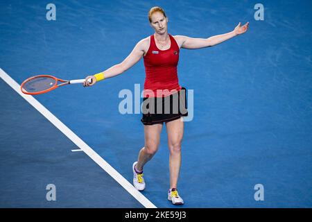 Glasgow, Schottland,10. November 2022. Die Belgierin Alison Van Uytvanck reagiert während eines Tennisspiels gegen die australischen Sanders, einem Match zwischen Belgien und Australien, in der Gruppenphase des Billie Jean King Cup Finals Tennis in Glasgow, Schottland, am Donnerstag, den 10. November 2022. Der internationale Mannschaftswettbewerb der Frauen findet vom 8. Bis 13. November 2022 statt. BELGA FOTO LAURIE DIEFFEMBACQ Stockfoto