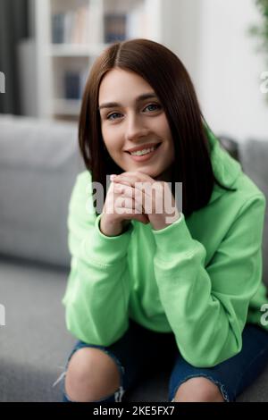 Frau zu Hause ausruhen Stockfoto
