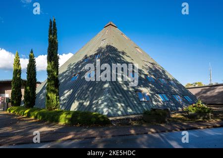 Deutschland, Stadtlohn, Westmuensterland, Münsterland, Westfalen, Nordrhein-Westfalen, NRW, Industriegebäude der Firma Pongs, pyramidenfoermig, Pyra Stockfoto