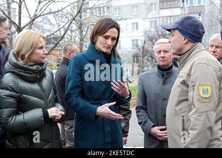 Nicht exklusiv: BORODIANKA, UKRAINE - 10. NOVEMBER 2022 - Stellvertretende Sprecherin der Werchowna Rada der Ukraine Olena Kondratiuk und Sprecherin des Seimas der Ukraine Stockfoto