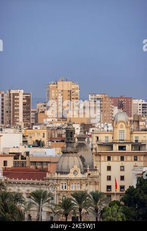 Historische und Wohngebäude in der Stadt Cartagena, Spanien. Stockfoto